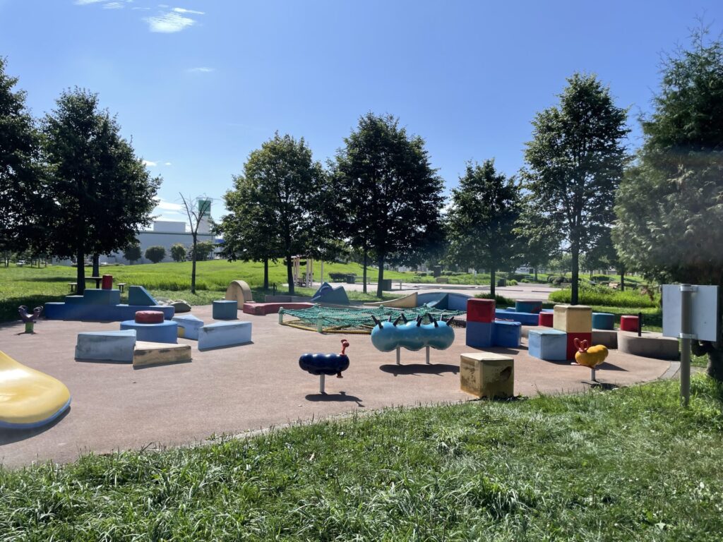 おもちゃ箱広場外観