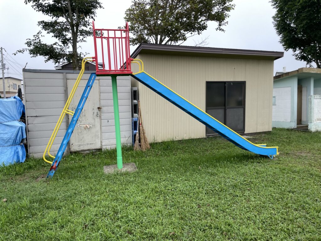 昭和かつら公園滑り台