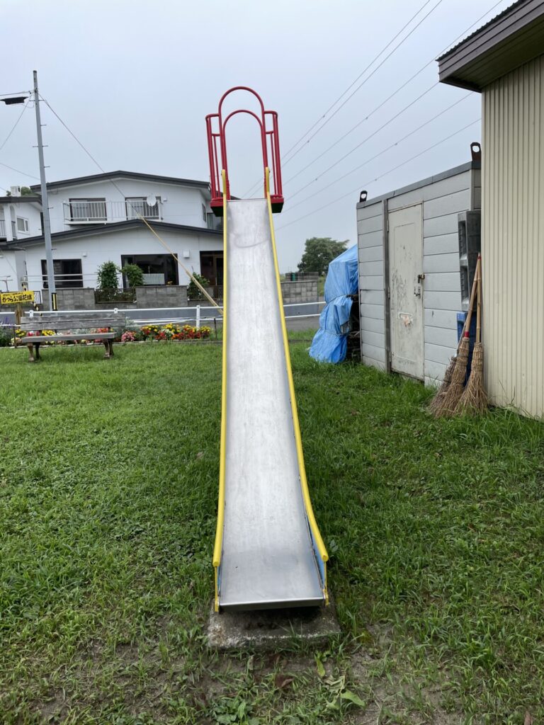 昭和かつら公園滑り台