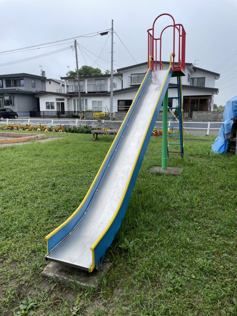 昭和かつら公園滑り台
