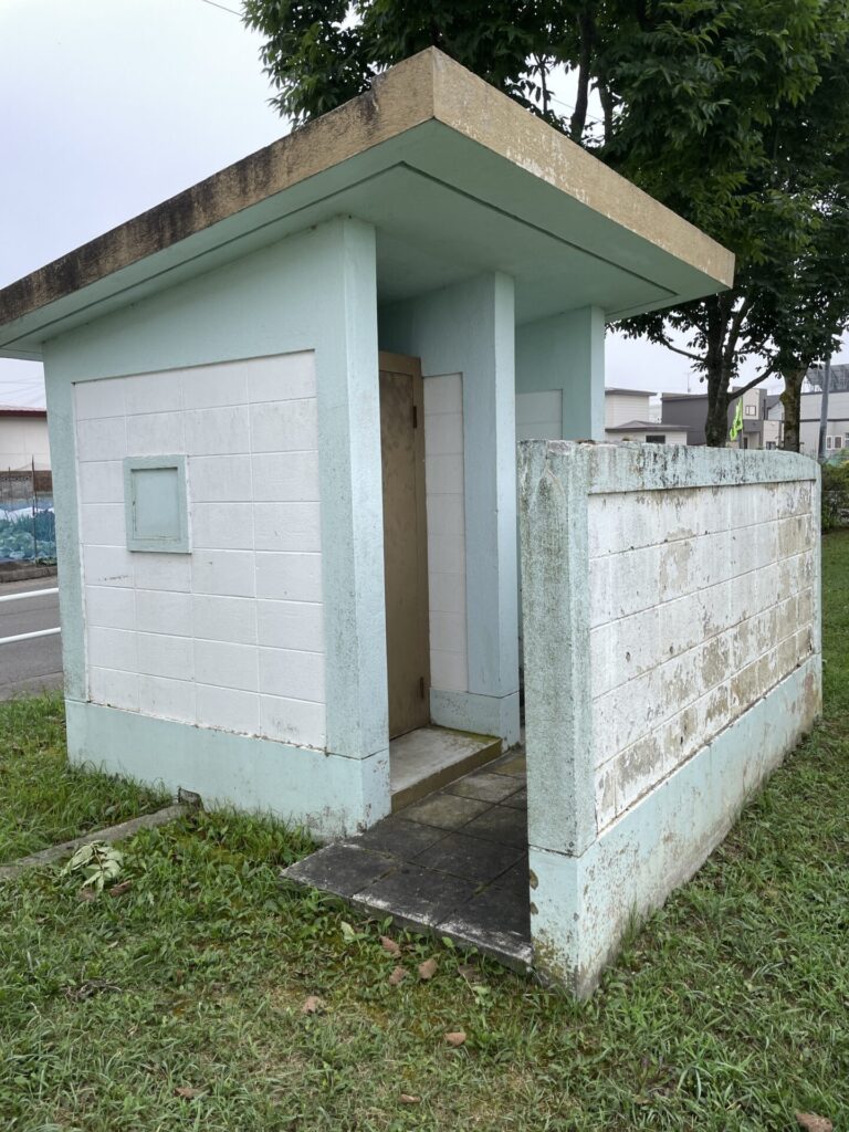 昭和かつら公園トイレ