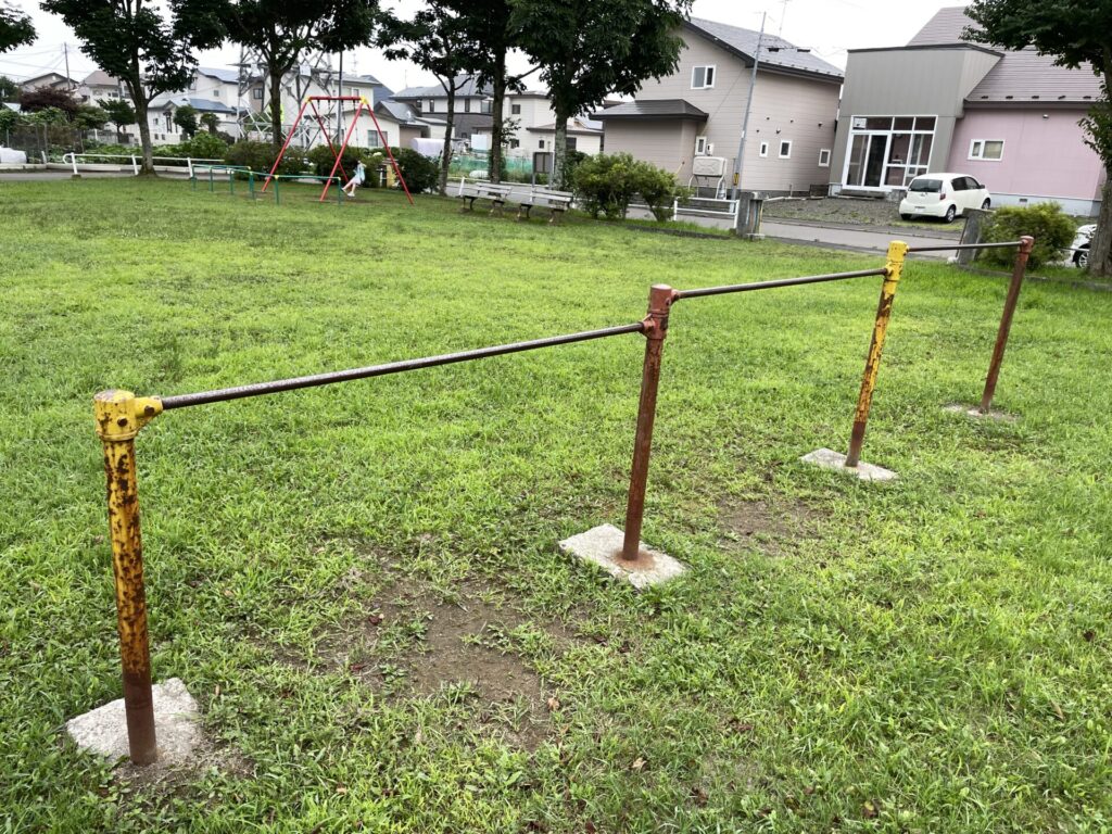 昭和かつら公園鉄棒