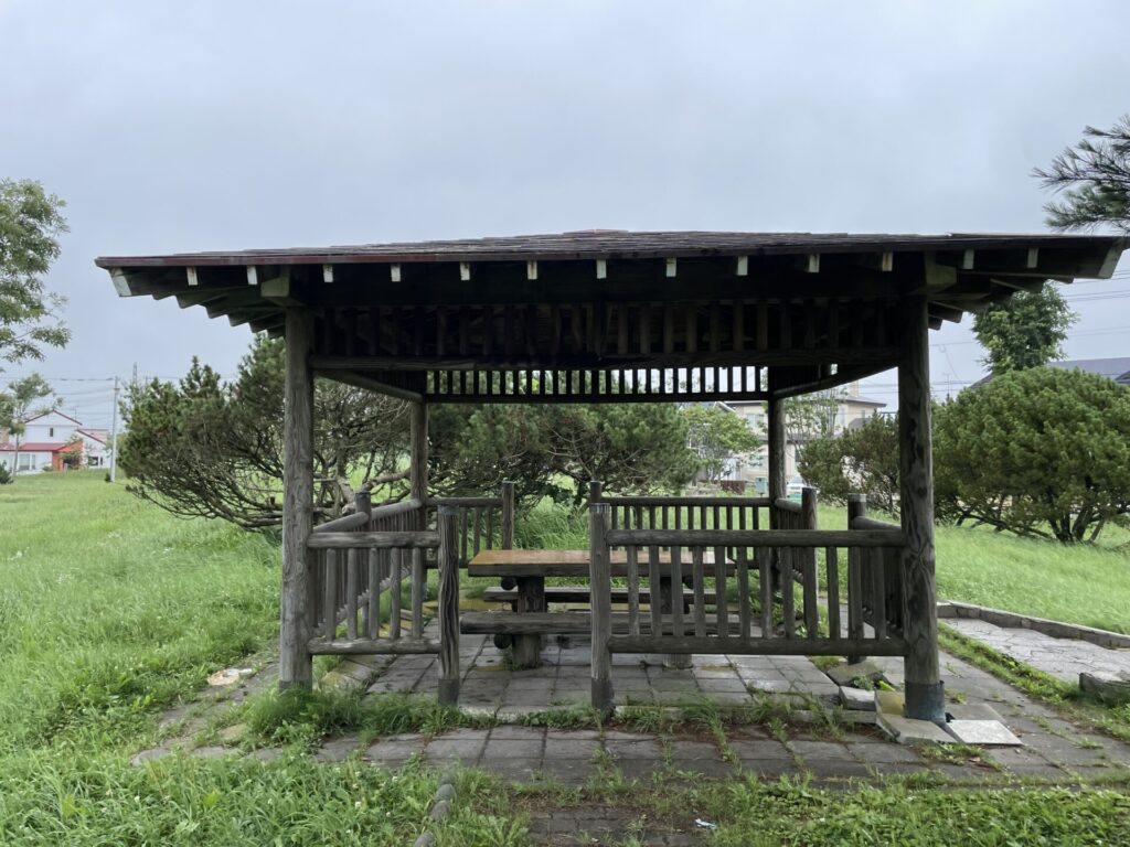 鳥取1号・昭和南公園屋根付き休憩所
