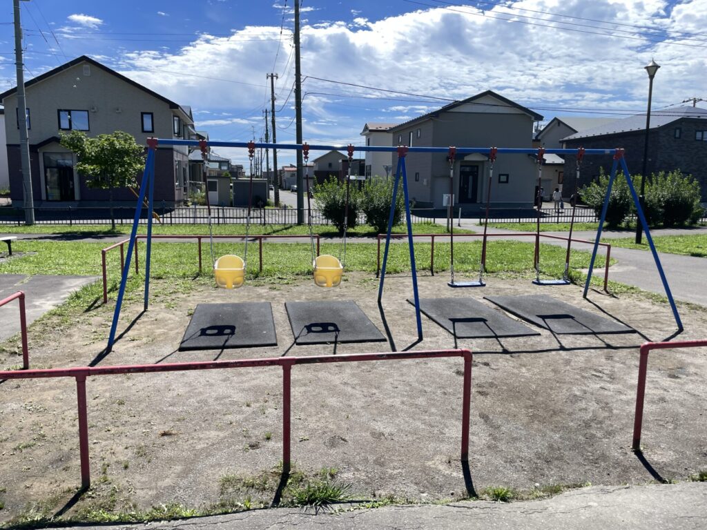 文苑南公園ブランコ