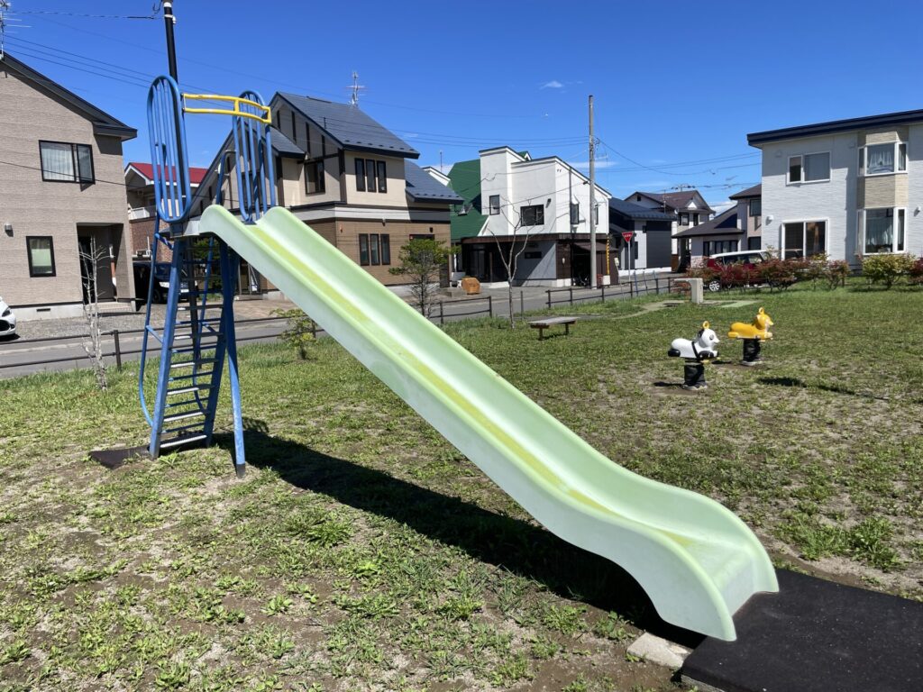 スマイル公園滑り台