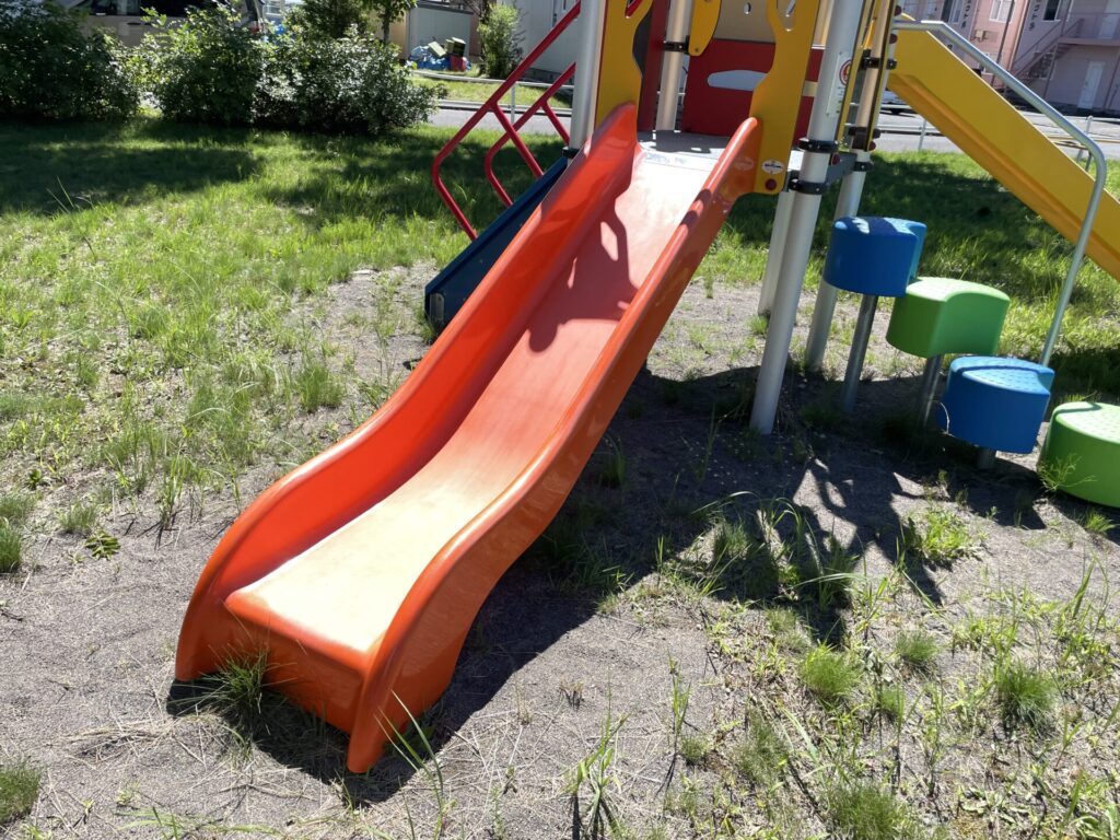 文苑はしどい公園滑り台