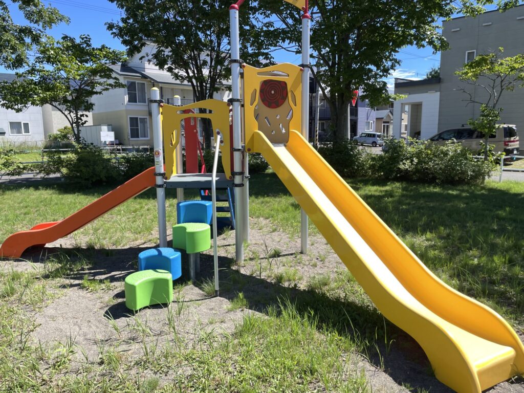 文苑はしどい公園滑り台