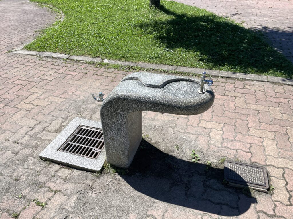 愛国西3号公園手洗い水飲み場