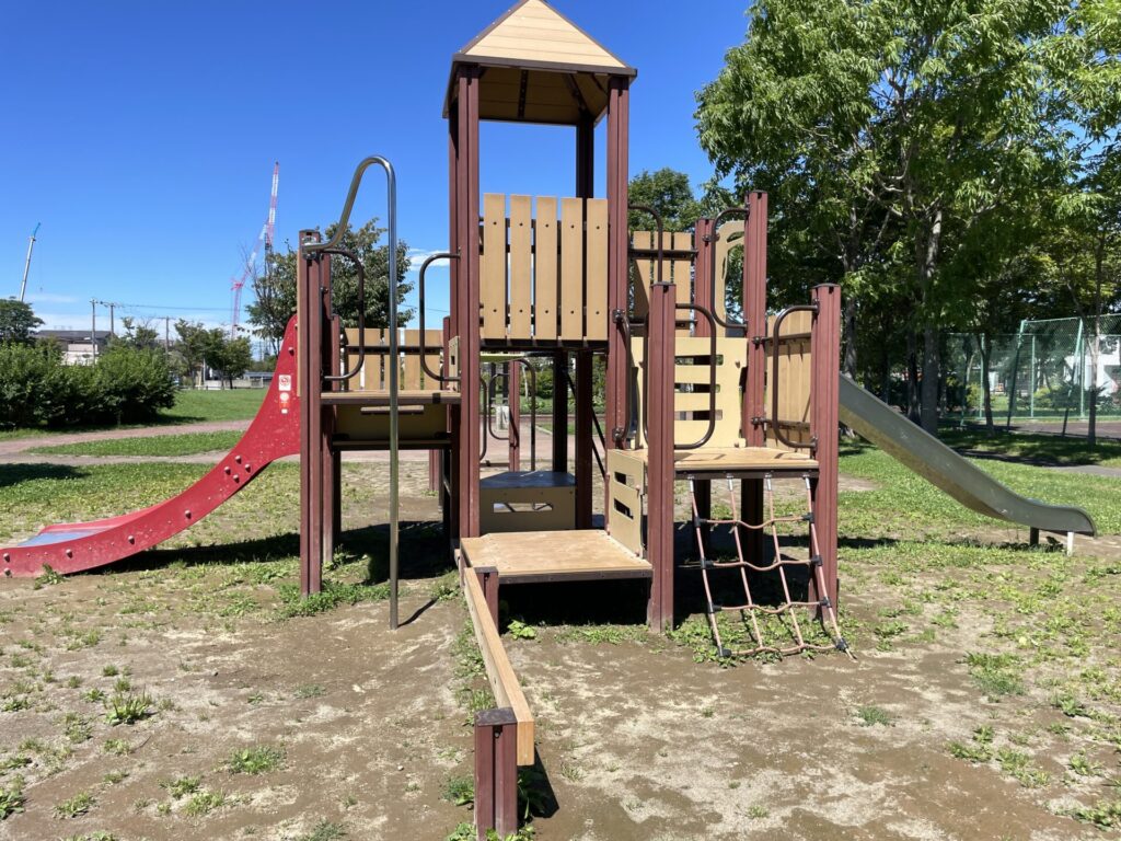 愛国西3号公園メイン遊具
