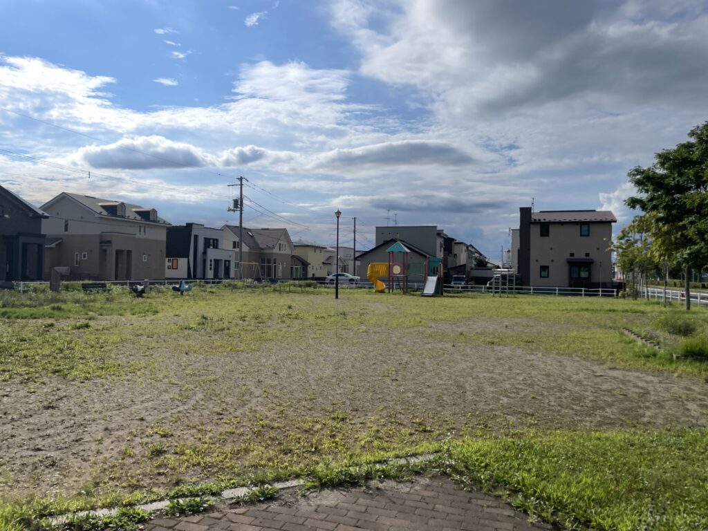 昭和10号公園広場