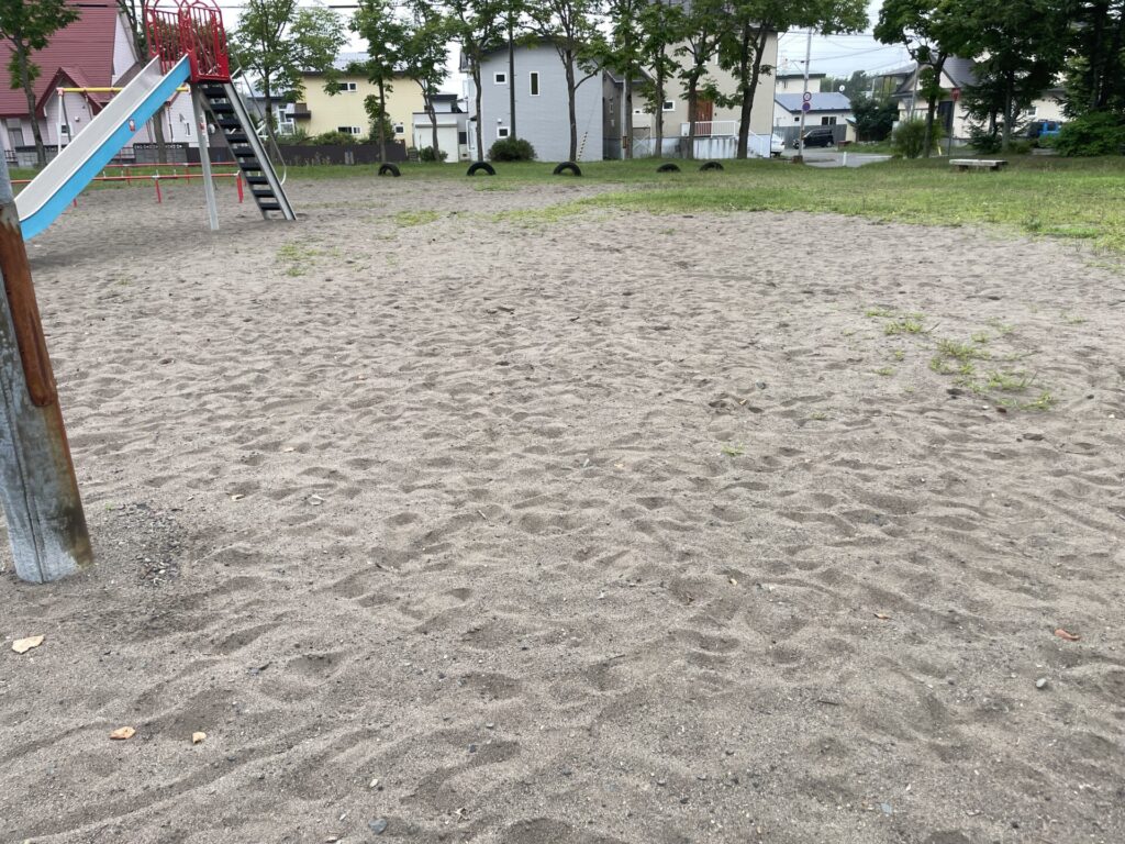 鳥取4号公園地面