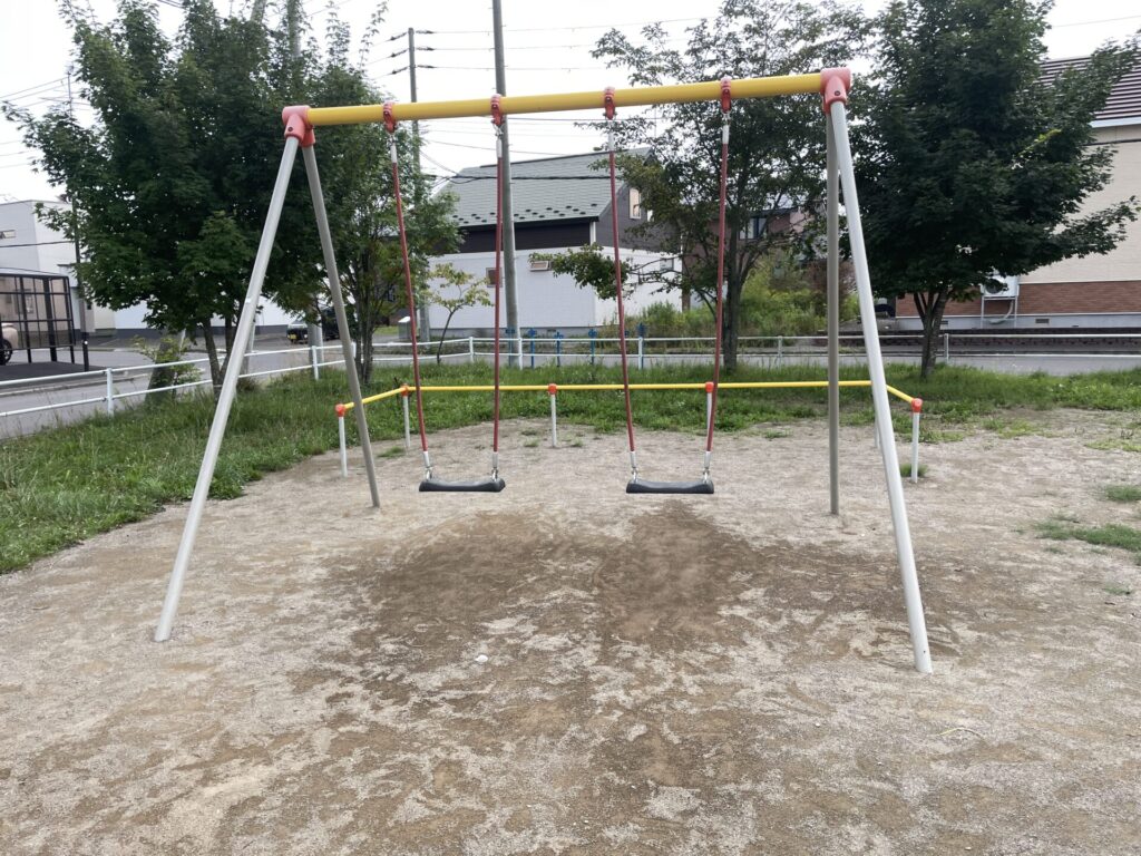 鶴野スマイル公園ブランコ