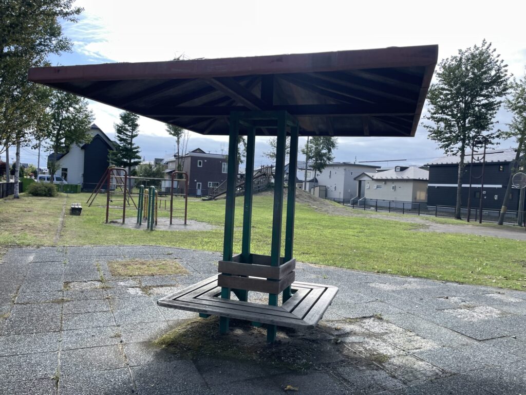 げんき公園（芦野2号公園）屋根付き休憩所