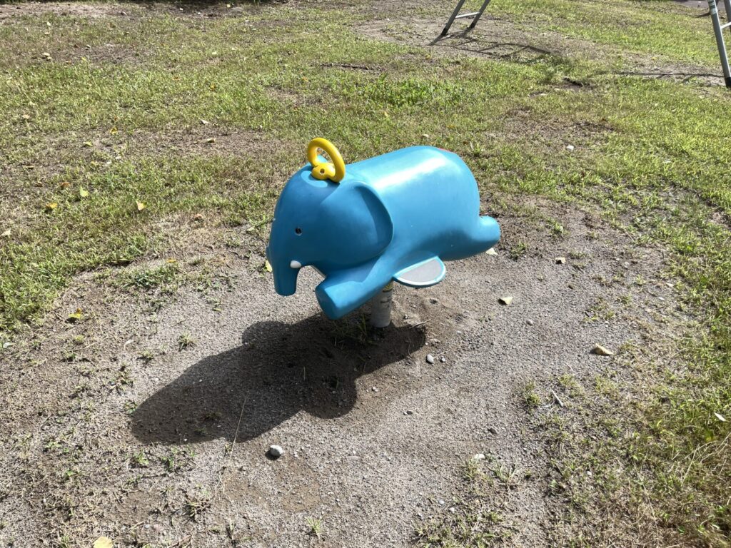 ふれあい公園スイング遊具