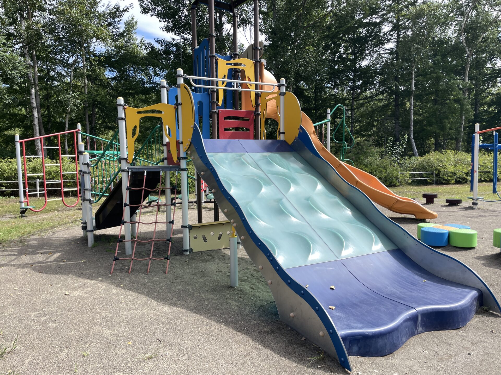 ふれあい公園遊具正面