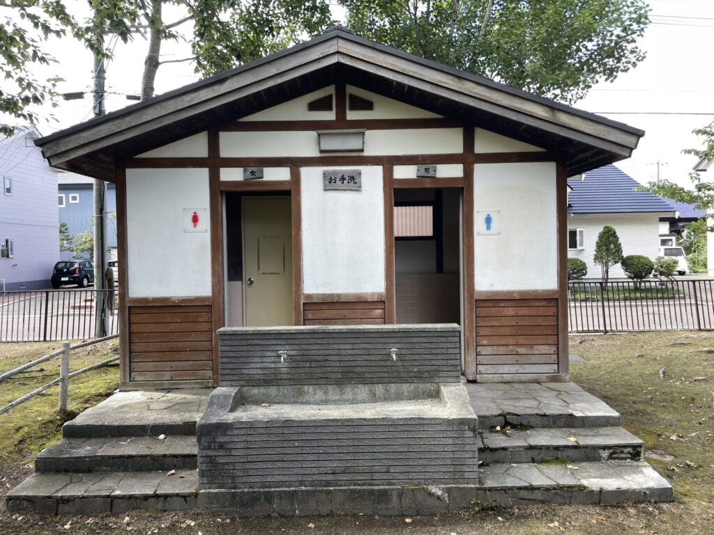 ふれあい公園トイレ