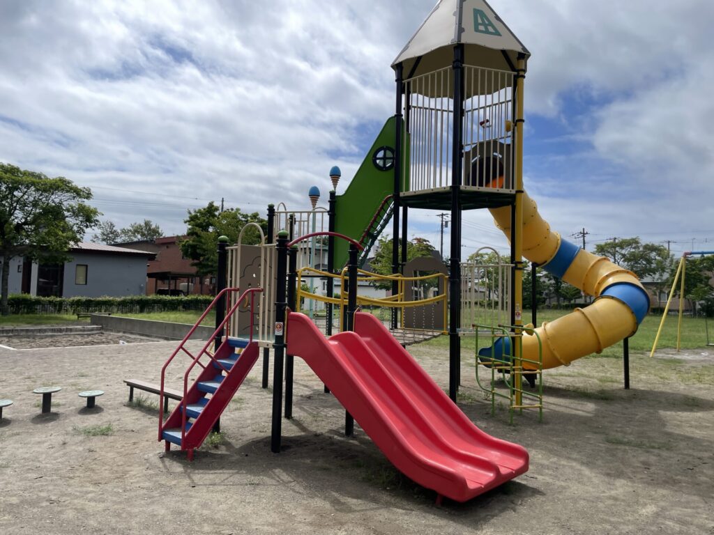 もみじ公園メイン遊具