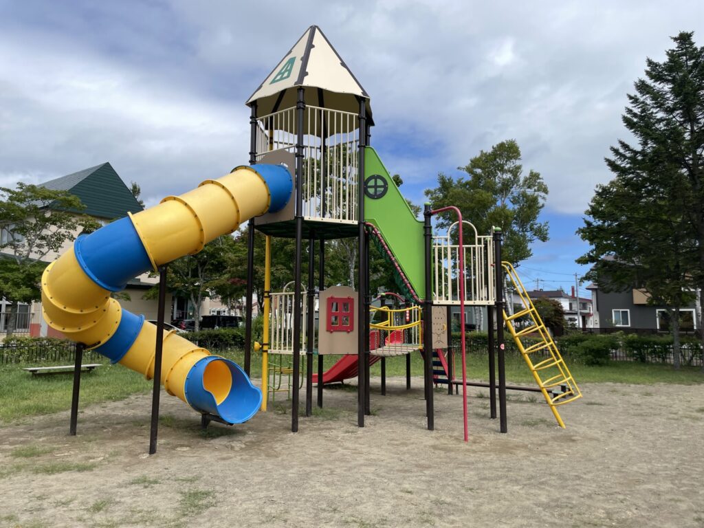 もみじ公園メイン遊具