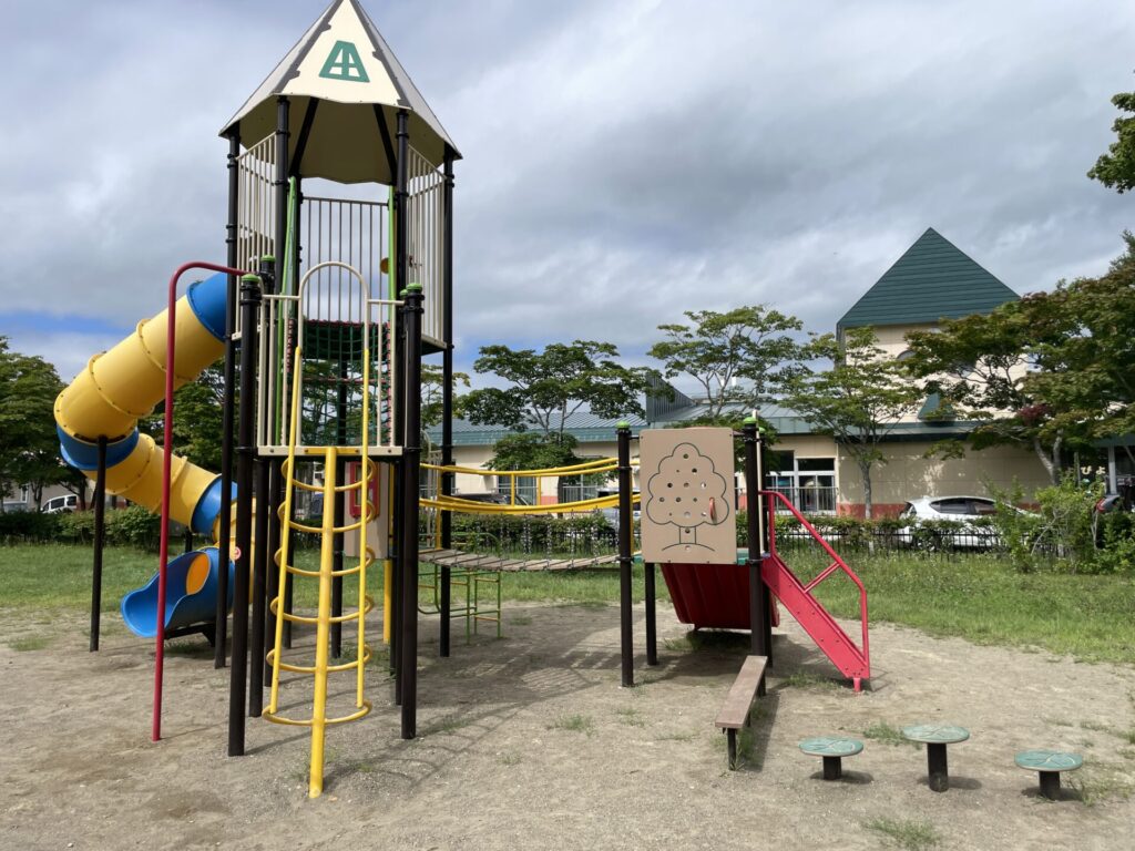 もみじ公園メイン遊具