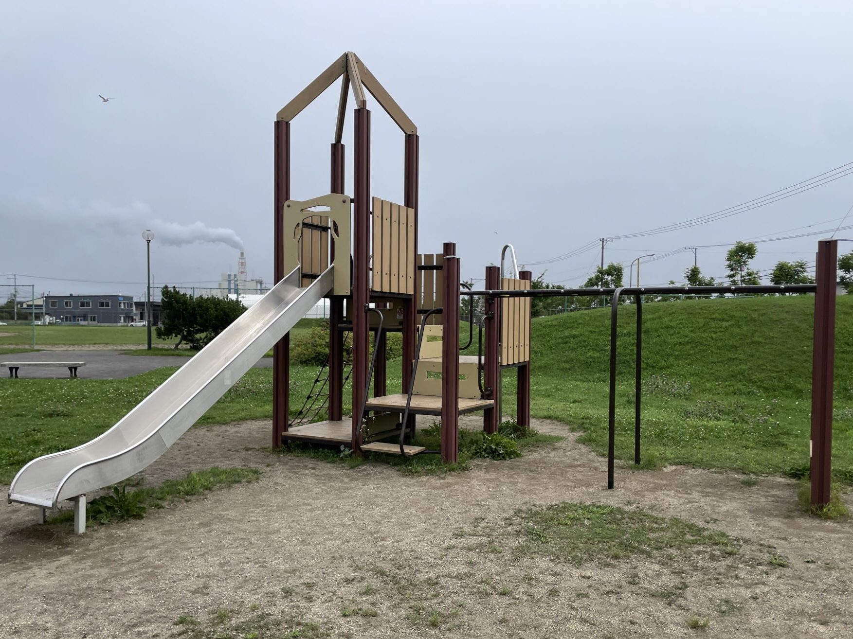 鳥取7号公園メイン遊具