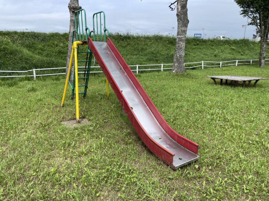 堤公園滑り台