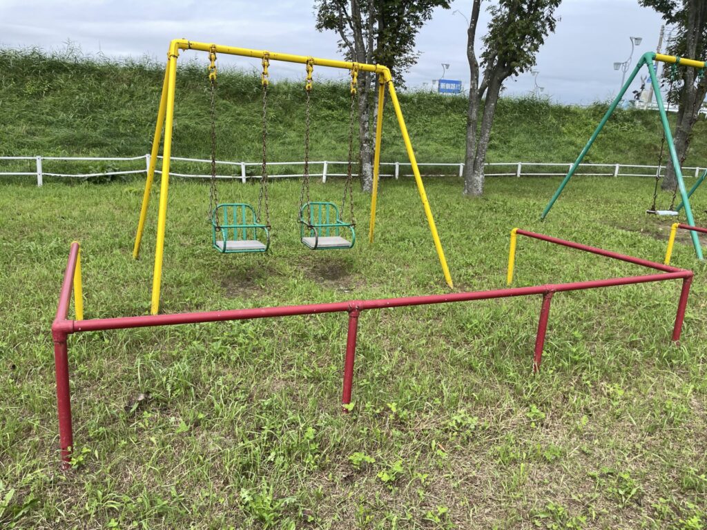 堤公園ブランコ