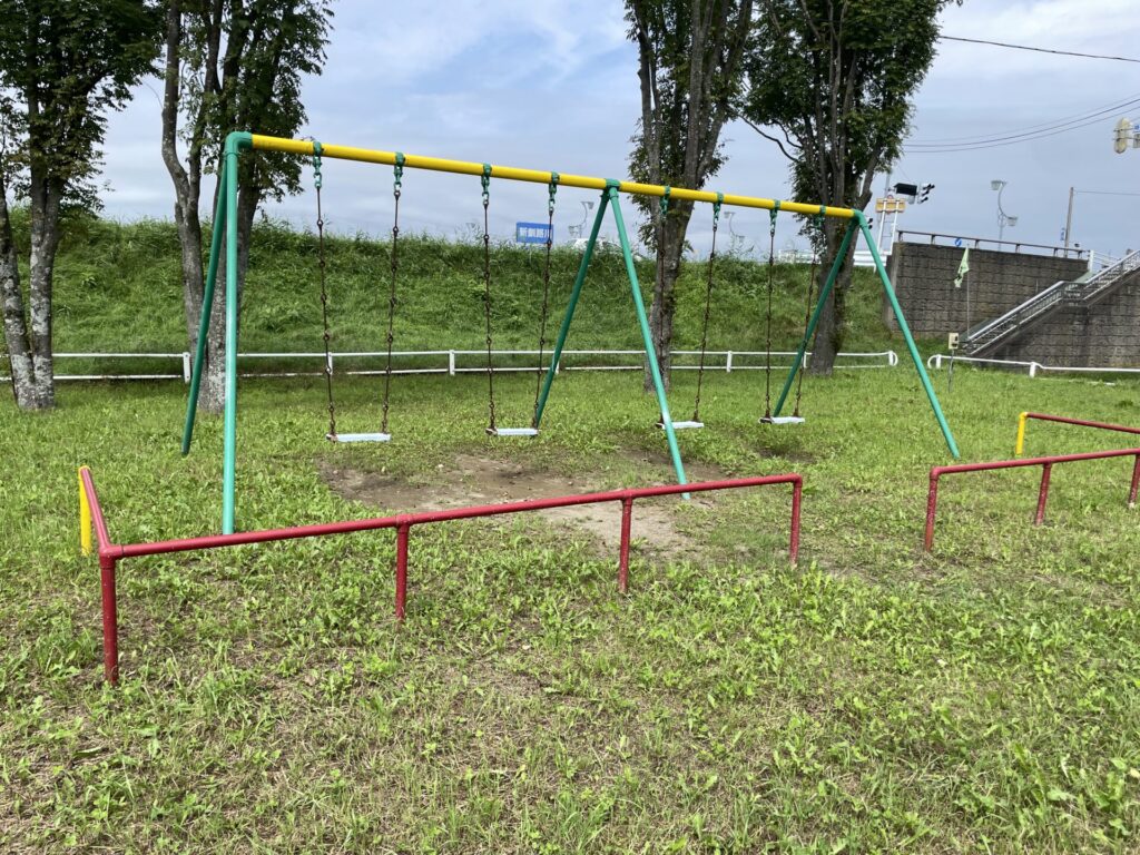 堤公園ブランコ