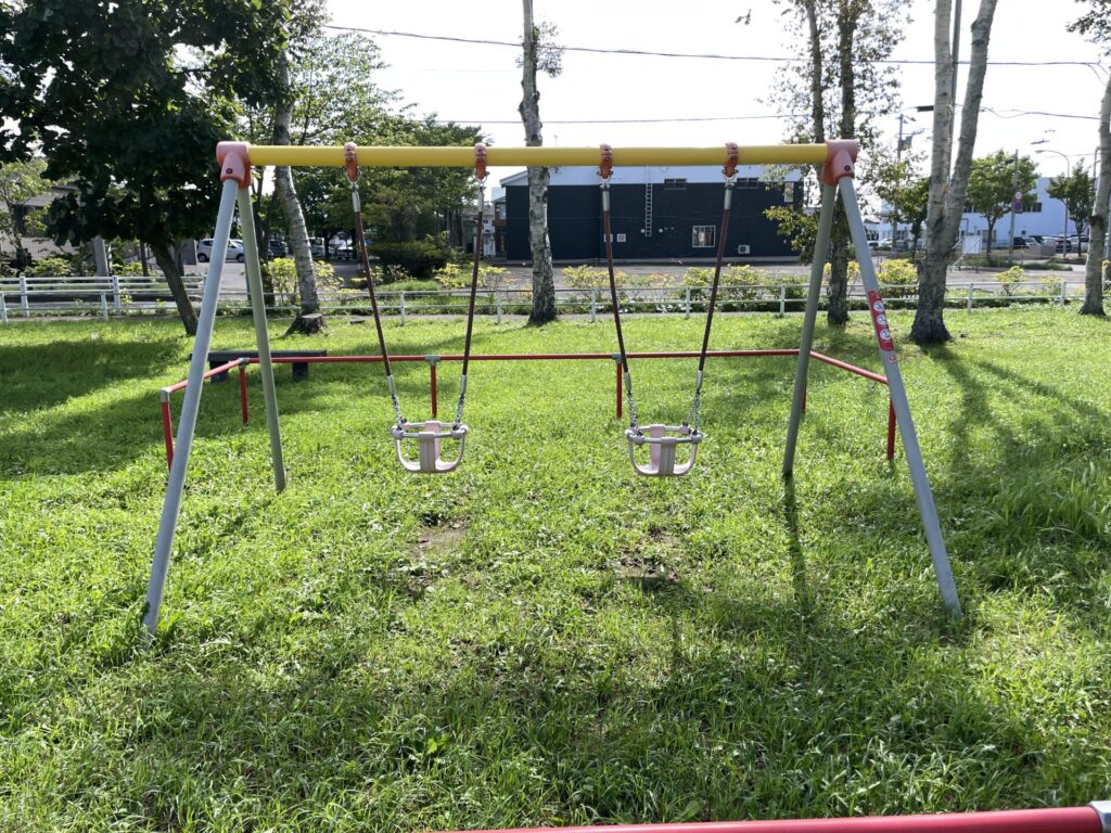 光陽公園幼児用ブランコ