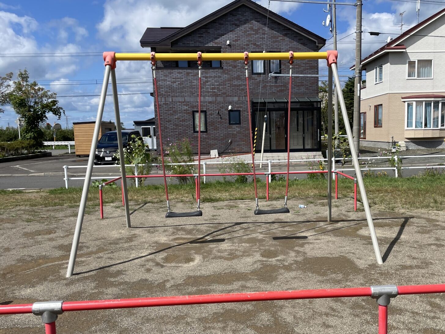 にじいろ公園ブランコ