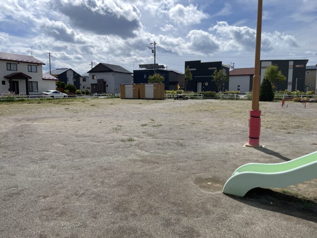 にじいろ公園広場