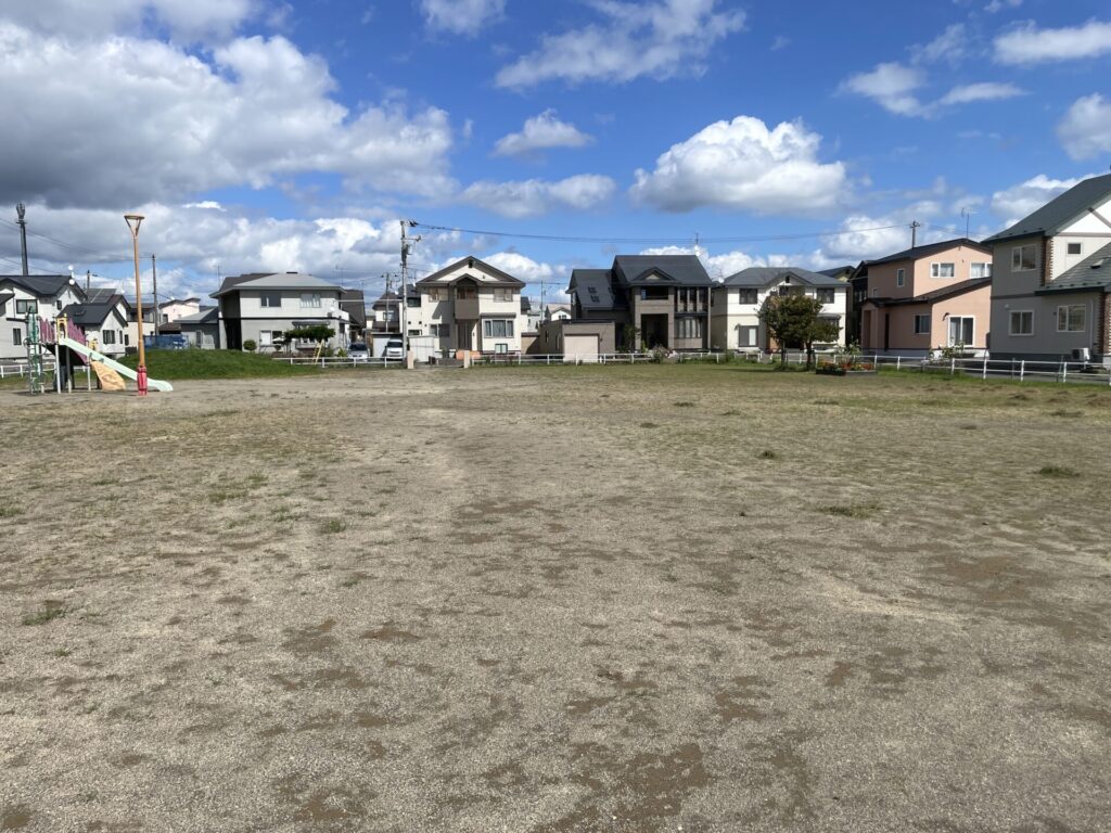 にじいろ公園広場