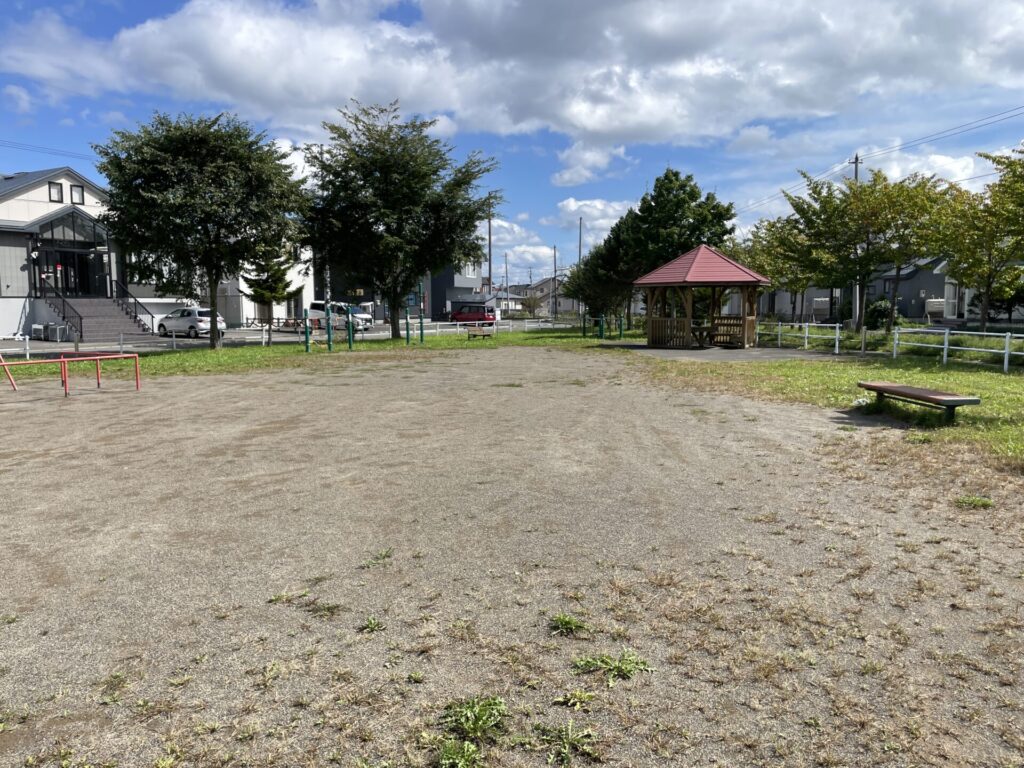 昭和11号公園広場