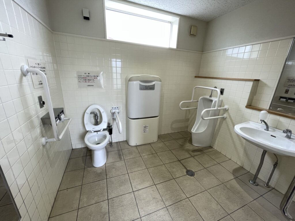 緑ヶ丘公園多目的トイレ