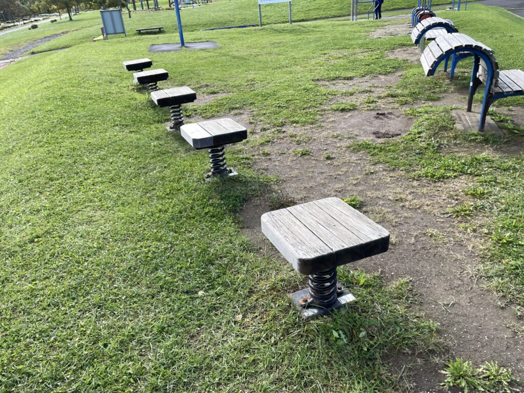 釧路町運動公園ストレッチ遊具